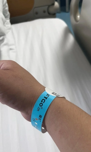 Patient wearing a wristband for display 5